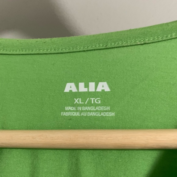 (2/$20) Alia XL Green T-Shirt - Picture 2 of 3